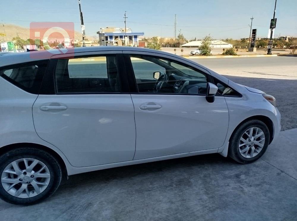 نيسان فيرسا